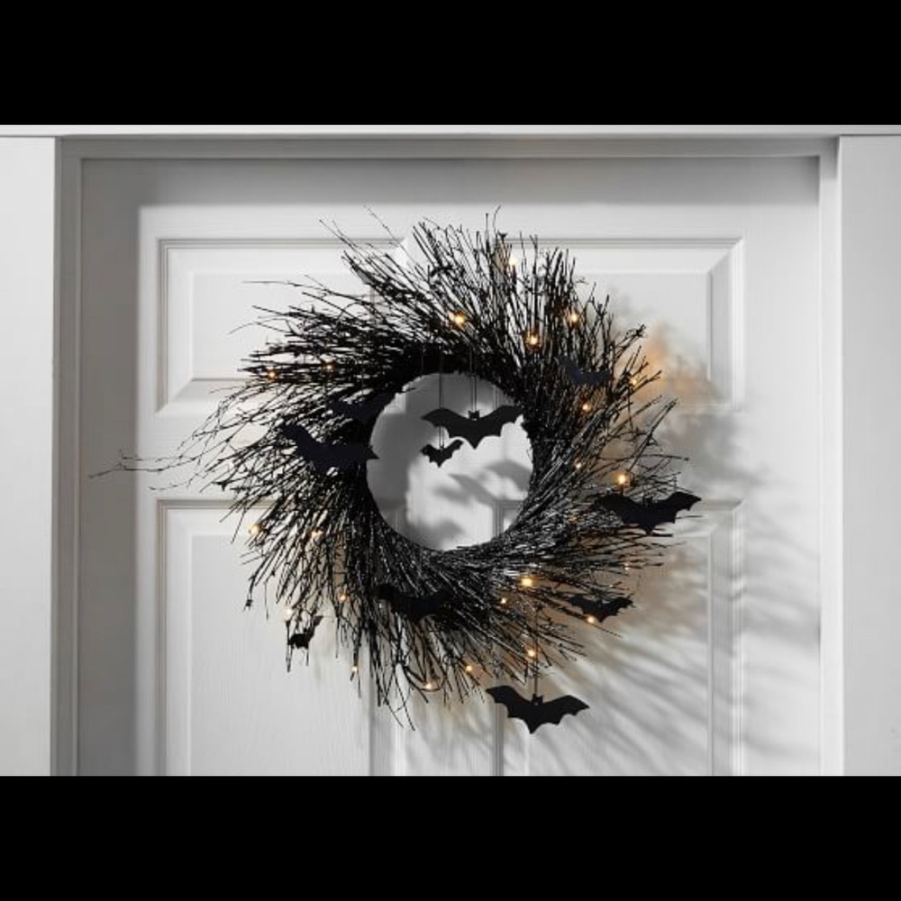 Potterybarn Prelit Halloween bat wreath